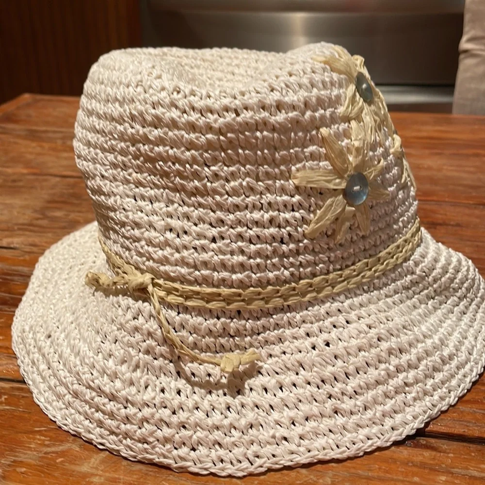 Vintage Spring-Summertime hat w/straw flower embellishments